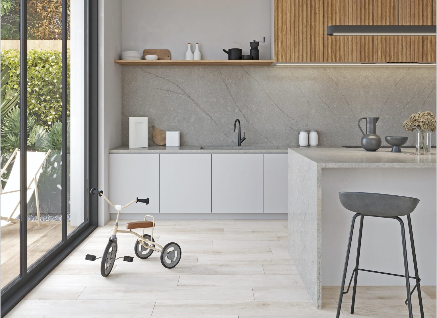 Cucina con rivestimento e pavimento in pietra chiara