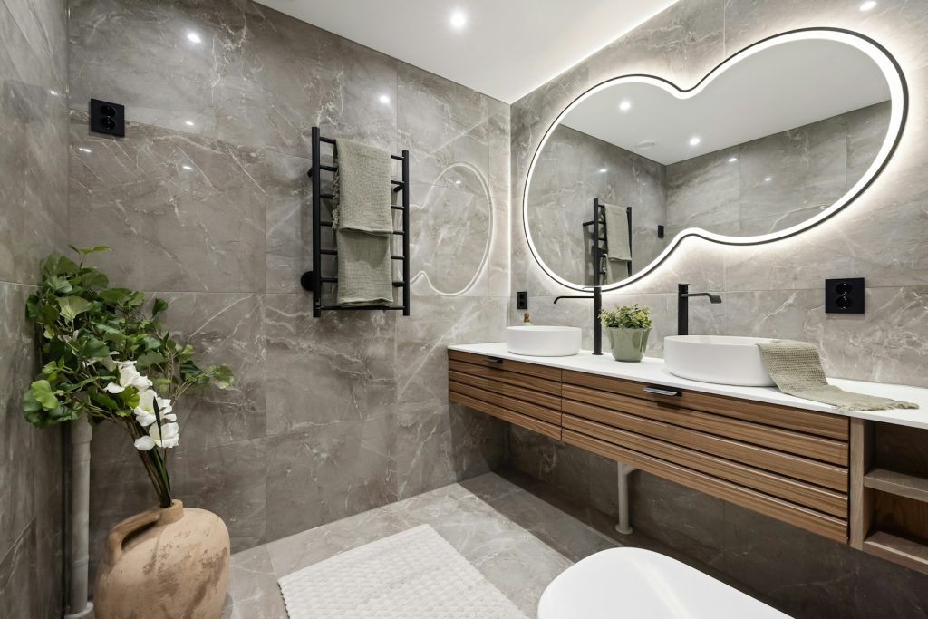 A bathroom with a large mirror above the sink